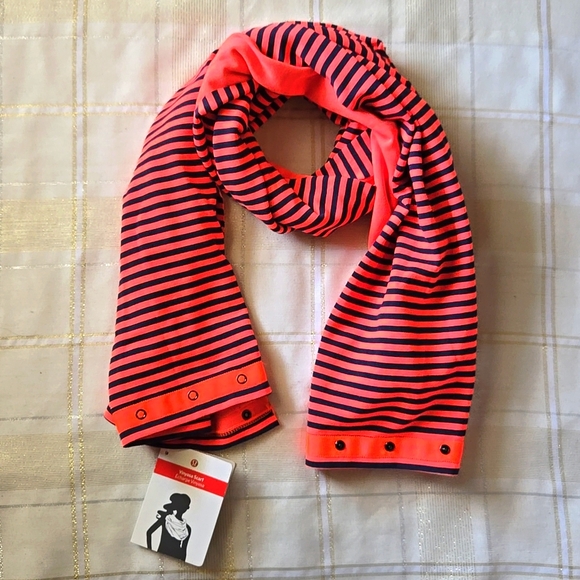 Lululemon Coral & Navy Vinyasa Scarf - Picture 6 of 12